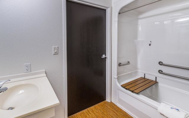 Motel 6 Benbrook, TX - Fort Worth
