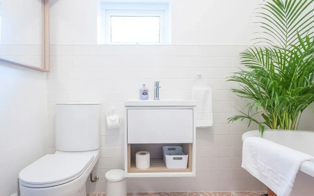 Spacious Victorian Canton Home, Sleeps 8 W/parking