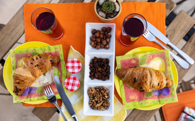 Apartment Alpha and Studio Simba