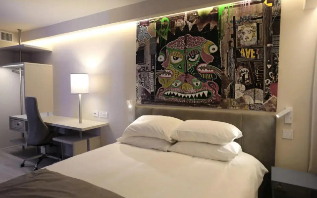 Link hotel & Hub By Dan Hotels