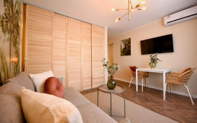 TROPICAL FEEL. 2BR Apt at Sala Palatului