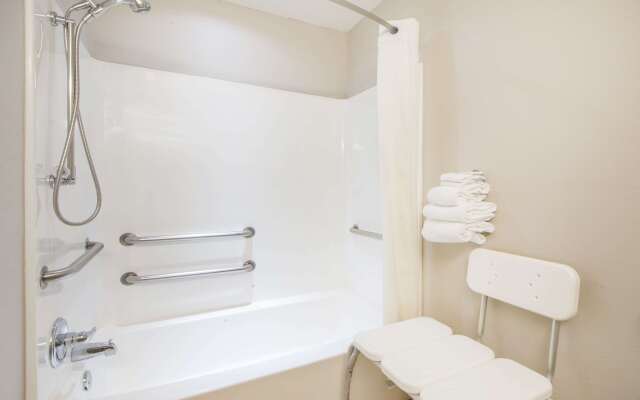 Microtel Inn & Suites by Wyndham Claremore