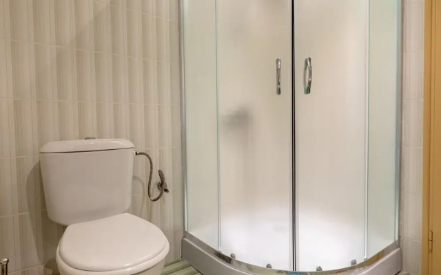 Quiet One Bedroom Apartment with Kitchenette in Avalon Complex