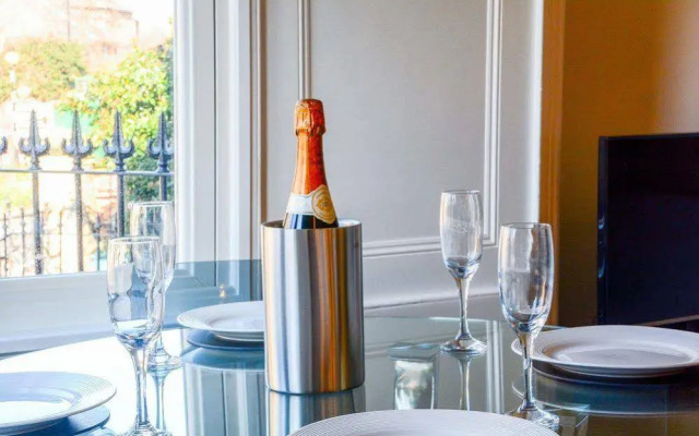 Flat 2 Bluebridge Court - Cliffords Reach