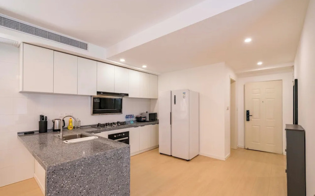 Tyms Stylish 3BR 2BA Apt Xujiahui Shops