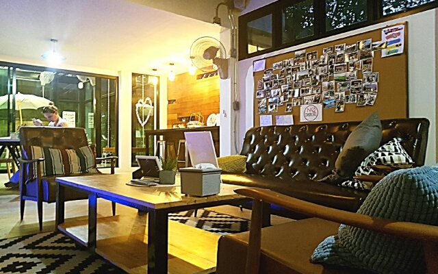 Baan Mai Kradan Hostel Chiang Rai