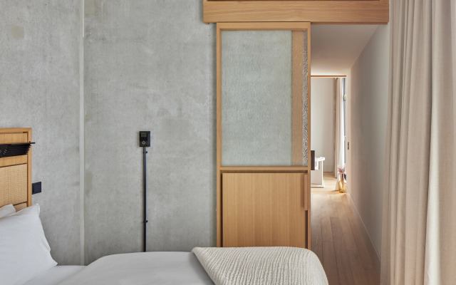 Locke at East Side Gallery