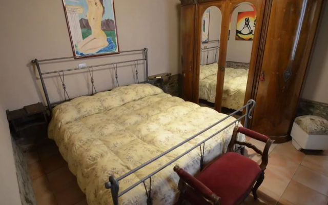 Cushy Apartment With Swimming Pool, Garden,fireplace,parking
