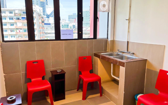 OYO 90572 J Hotel Masjid India