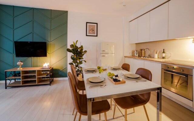 oompH Warsaw Downtown Atmospheric Apt