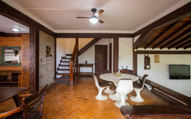 Casa duplex em Manguinhos com piscina | E 266