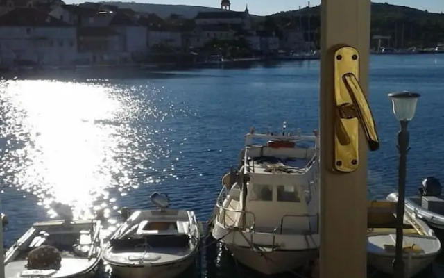 Gari - 5 m From sea - H