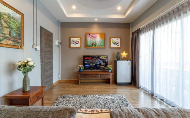 Hostel One Art & Gallery