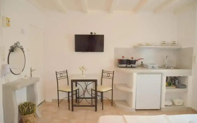 Anemelia Hotel Adamas