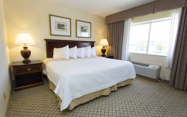 Days Inn & Suites Omaha