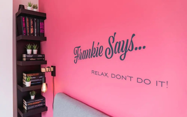 The Lipstick Palace - Fitzrovia - by Frankie Says