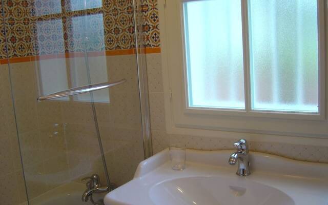 Domaine De Chantemerles