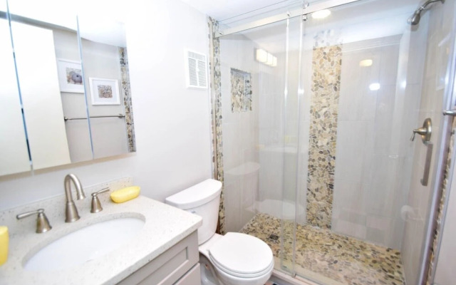 Atlantis 909 2 Bedroom Condo by RedAwning