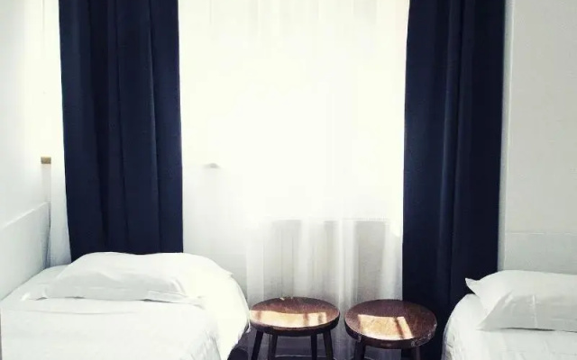 The Old Hotel Ravel