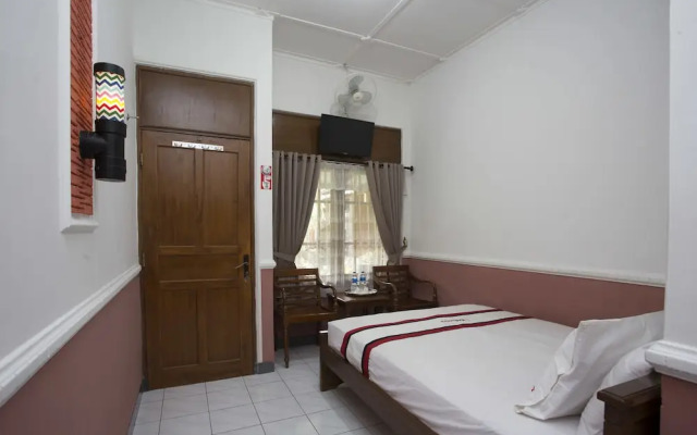 RedDoorz near Terminal Condong Catur 2