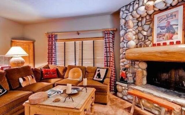 Summit Condominiums in Elkhorn by Alpine Lodging
