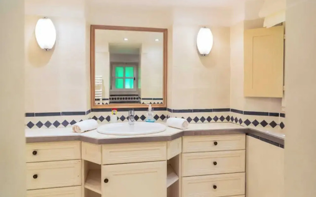 Magnificent House With Swimming Pool - 5br/10p - Gassin