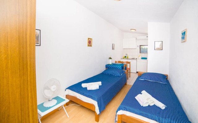 Studio Next to the Beach w Terrace & Parking