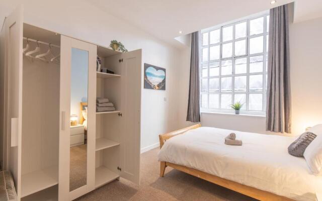 Luxury, Spacious Apartment In City Centre