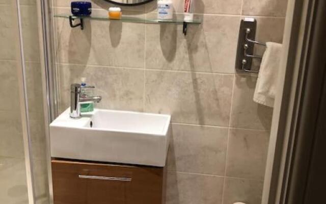 Studio Flat London Finchley Rd NW11