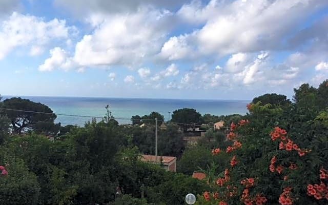 Stanza in Villa con giardino vista mare