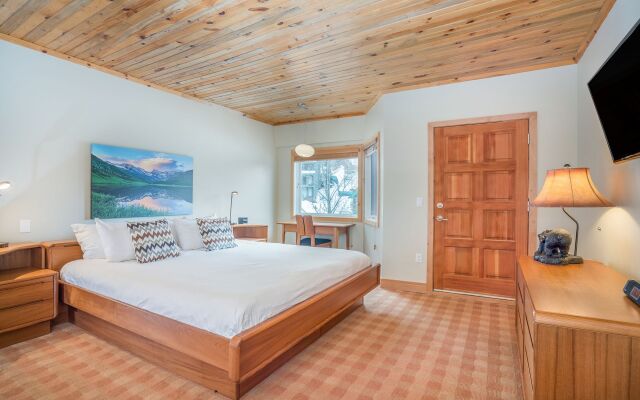 Ice House Suites and Condominiums