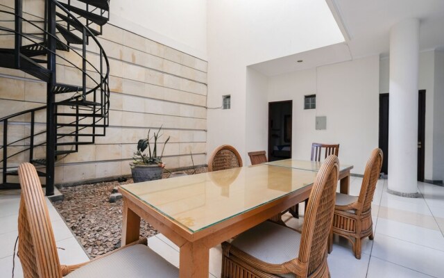 RedDoorz Plus near Simpang Lima