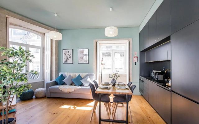 Artistic 2BR Flat Downtown w/ AC by LovelyStay