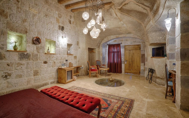 Hera Cave Suites