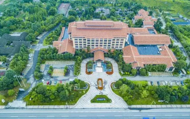 Xinjin Celebrity City Hotel