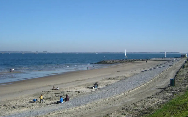 Group Accommodation 50 m From the Oosterschelde