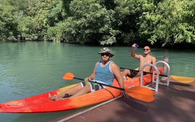 19 Son's Geronimo - Birdhouse Cabin