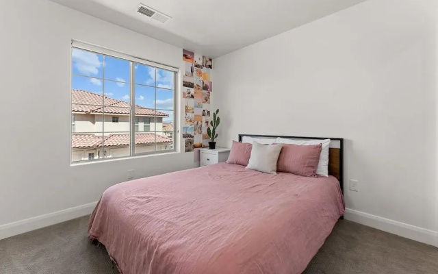 Lazy Poolside Oasis 3 Bedroom Home