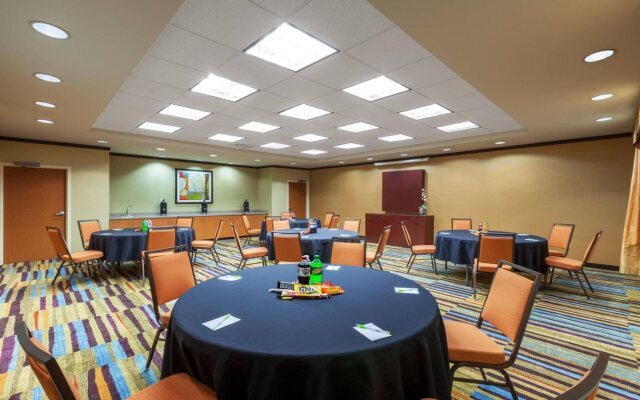 Fairfield Inn & Suites by Marriott Rogers