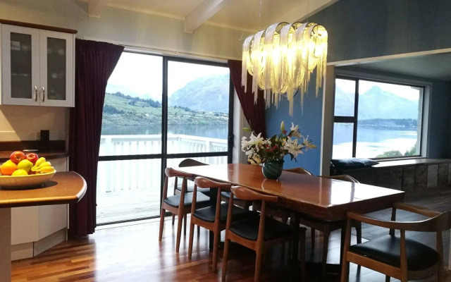 Aquarius De Lavender Lake View B&B