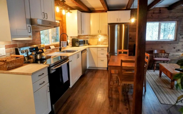 4 Mile Creek Cabin (Creekside)