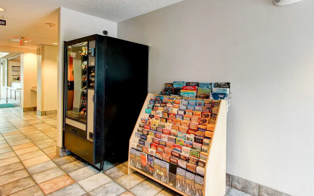 Super 8 by Wyndham Aurora East