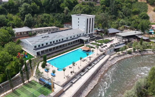 Ugam Michelen Hotel