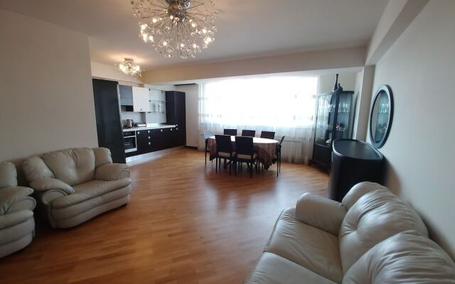 Apartment with Caspian Sea and F1 view