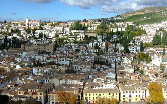 Sky is Blue in Granada - Private Parking Included