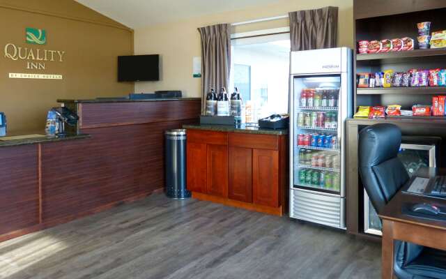 Rodeway Inn & Suites Ontario