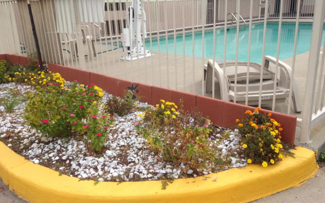 Country Hearth Inn & Suites Augusta