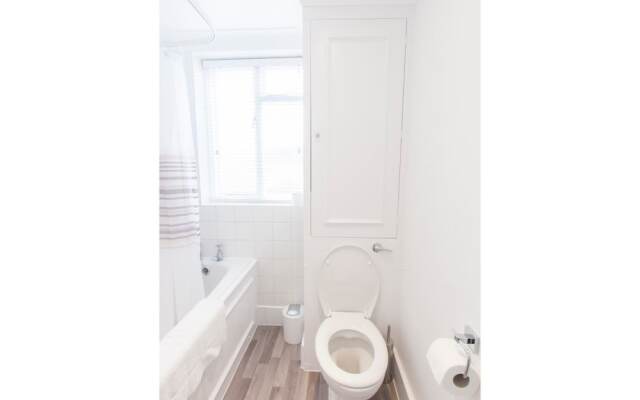 Newly Refurbished, Stylish 1BR Flat in Fulham
