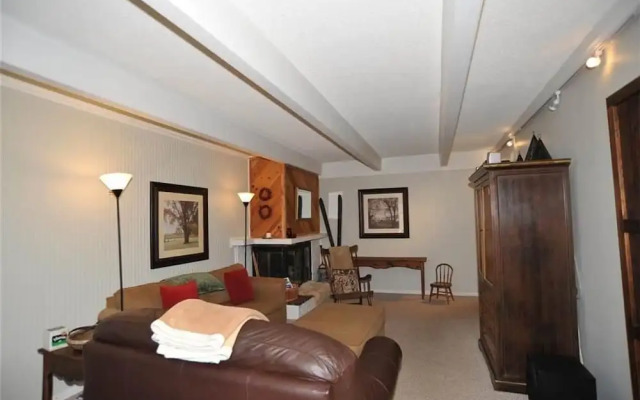 Ski and Racquet B102