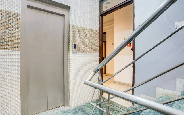 Super Hotel O East Punjabi Bagh Near Metro Station